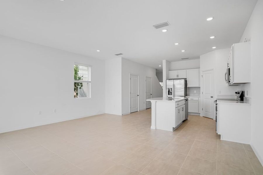 Spacious, unfurnished interior of a new home in Waterstone Townhomes, Groveland (Image 14).