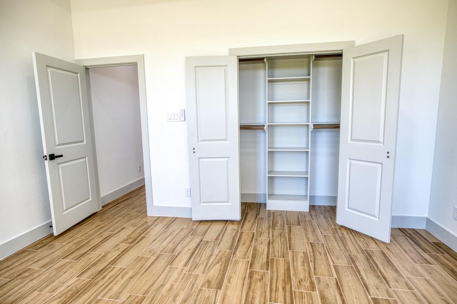 Spacious, unfurnished interior of a new home in , Angleton (Image 28).