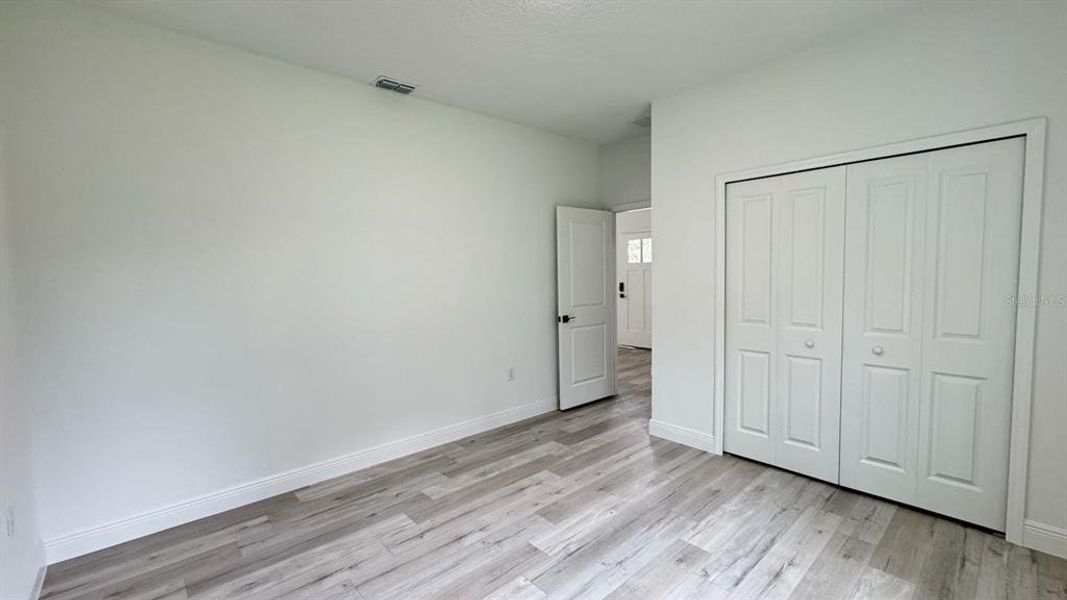 Spacious, unfurnished interior of a new home in , Citrus Springs (Image 11).
