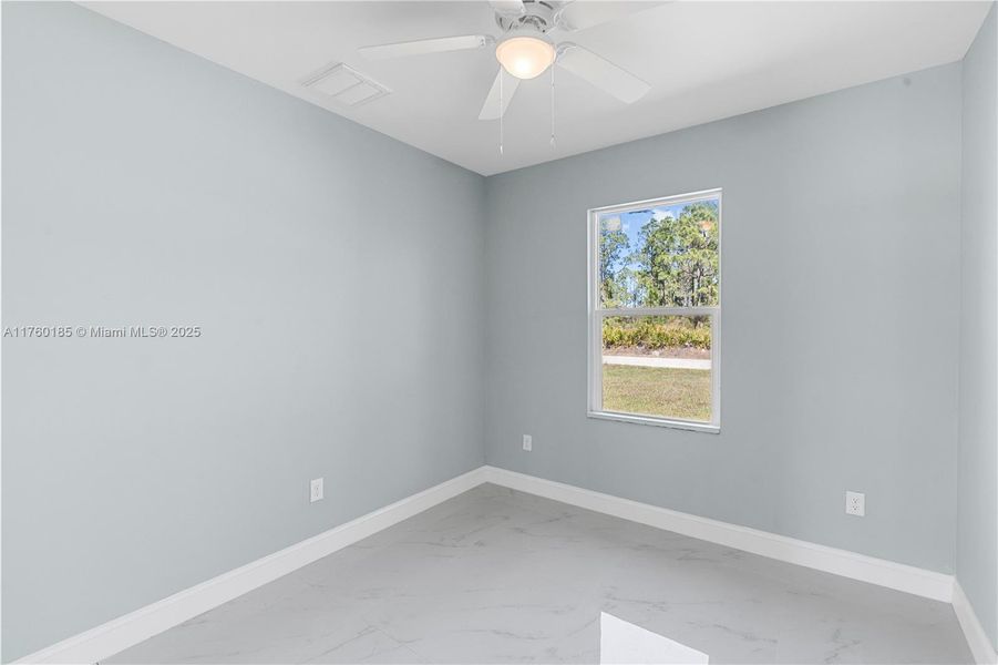 Spacious, unfurnished interior of a new home in , Lehigh Acres (Image 10).