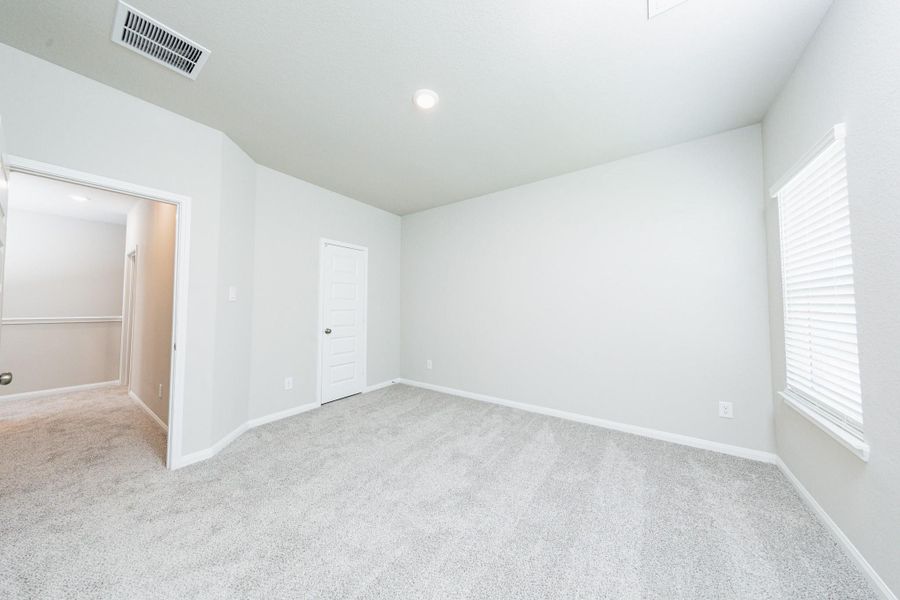 Spacious, unfurnished interior of a new home in River's Edge, Conroe (Image 17). Spacious, unfurnished interior of a new home in River's Edge, Conroe (Image 17).