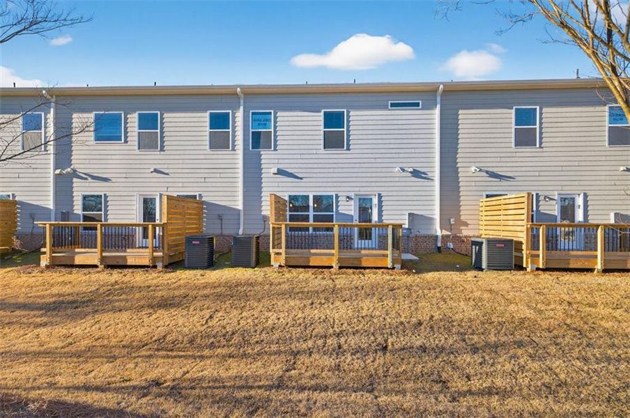 Exterior details and patio area of a home in Franklin Manor, Lawrenceville (Image 22).