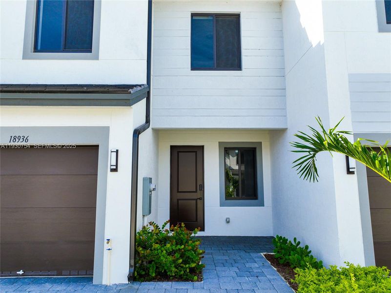 Exterior details and patio area of a home in , Homestead (Image 3).