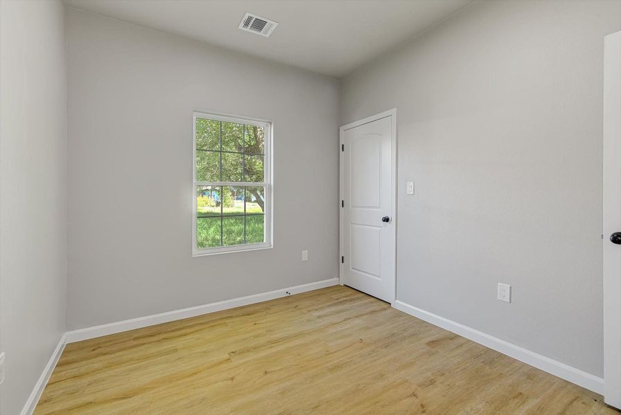 Spacious, unfurnished interior of a new home in , Beaumont (Image 14).