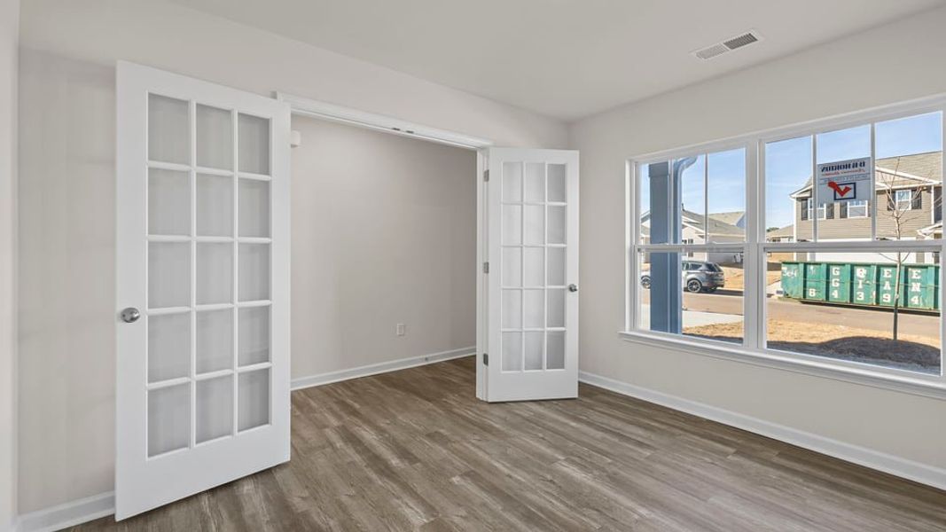 Spacious, unfurnished interior of a new home in Bentley Park, Greenwood (Image 16).