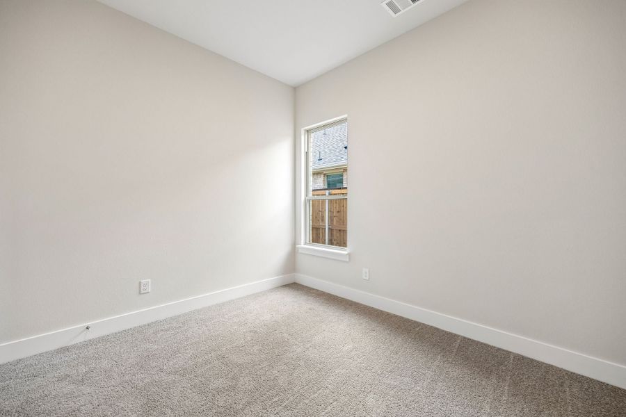 Spacious, unfurnished interior of a new home in Dove Hollow, Waxahachie (Image 32). Spacious, unfurnished interior of a new home in Dove Hollow, Waxahachie (Image 32).