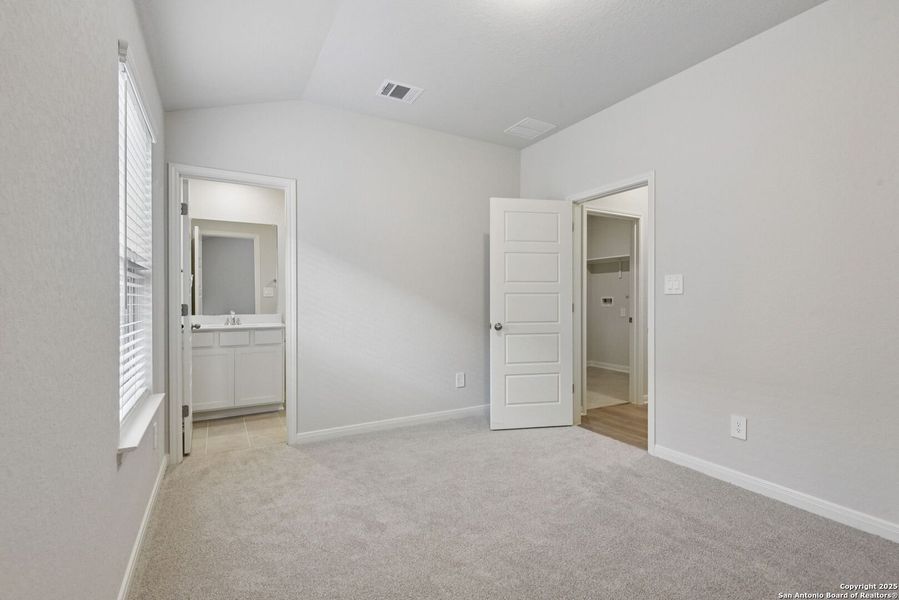 Spacious, unfurnished interior of a new home in Fox Falls, Boerne (Image 17).