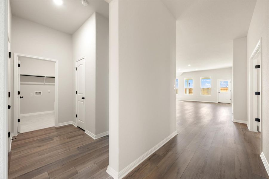 Spacious, unfurnished interior of a new home in The Colony, Bastrop (Image 22).