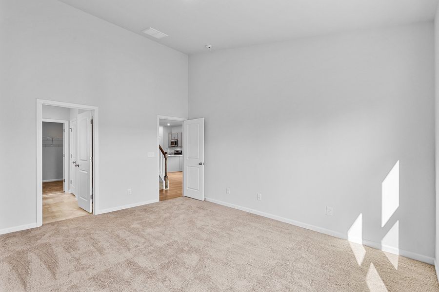 Spacious, unfurnished interior of a new home in Hanes Lake, Winston-Salem (Image 28).