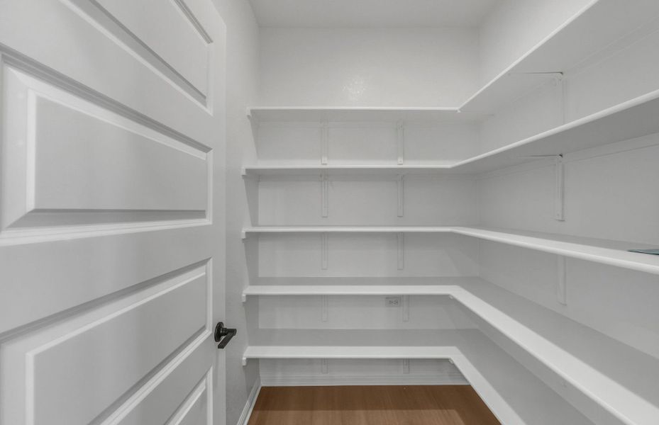 Spacious, unfurnished interior of a new home in Bluffview Reserve, Leander (Image 52).