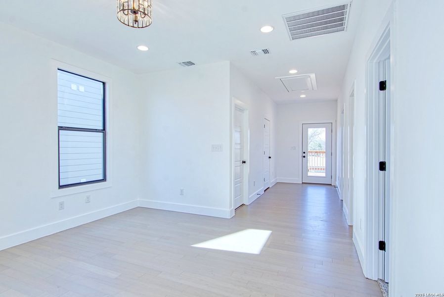 Spacious, unfurnished interior of a new home in , San Antonio (Image 24).