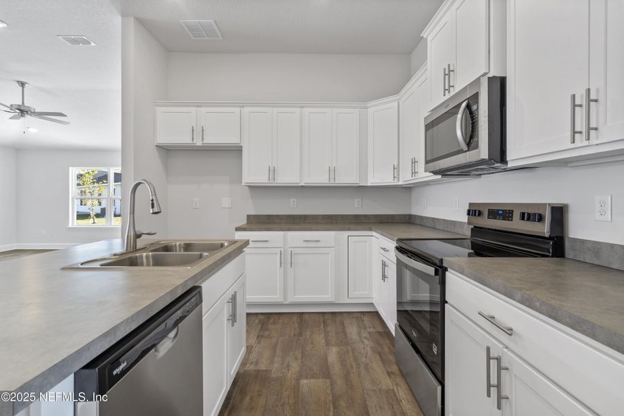 Furnished interior view inside a new home in Summerglen, Jacksonville (Image 5).