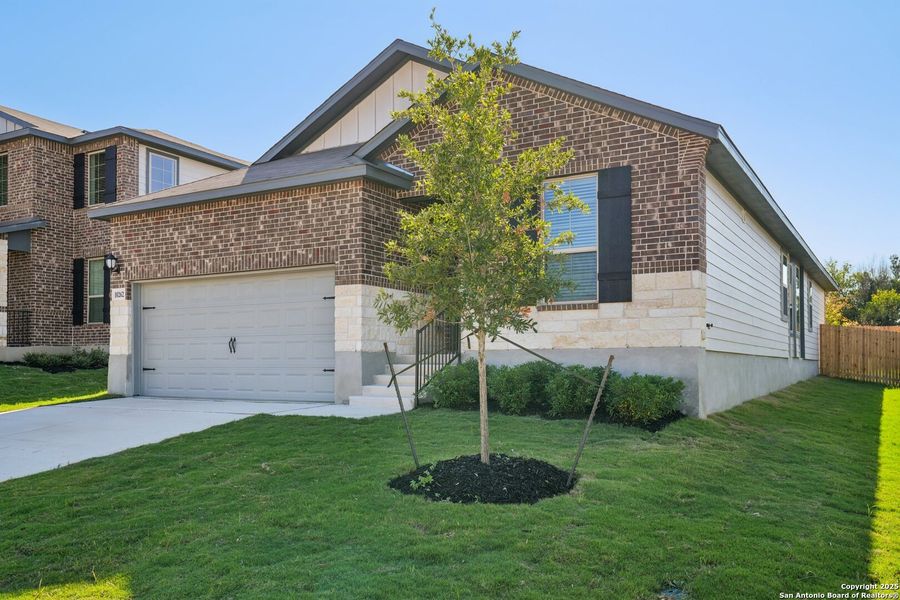 Image 42 of a home in Royal Crest. Image 42 of a home in Royal Crest.