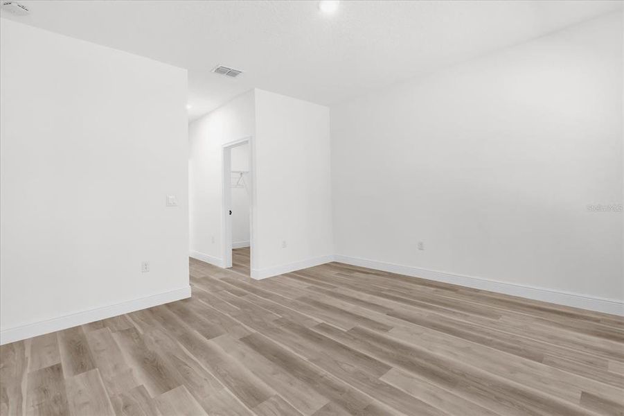 Spacious, unfurnished interior of a new home in , Citrus Springs (Image 25).