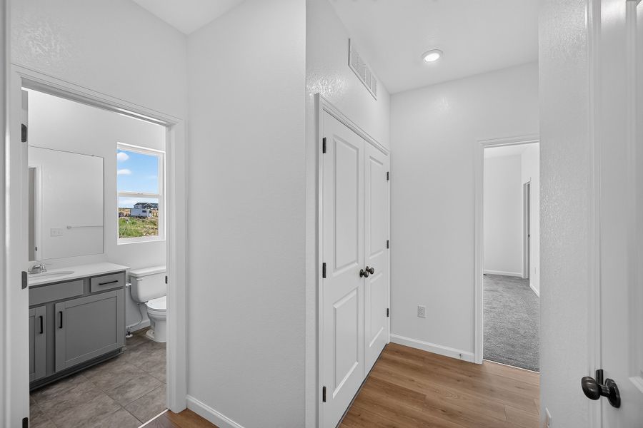 Spacious, unfurnished interior of a new home in Trailstone, Arvada (Image 18). Spacious, unfurnished interior of a new home in Trailstone, Arvada (Image 18).