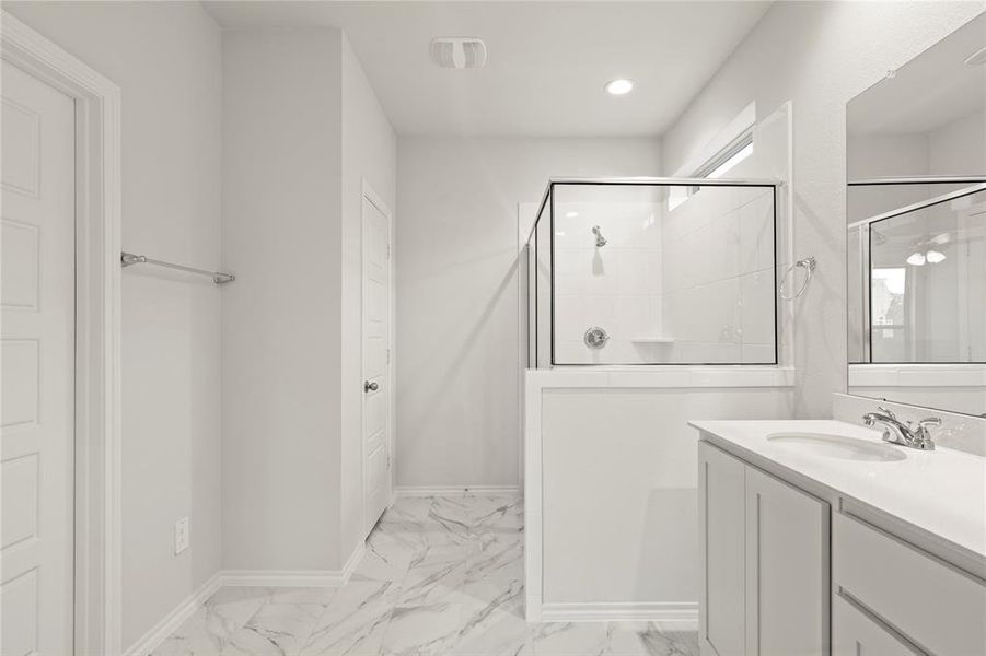 15. 3101 Yellow Pine - Bath (2)