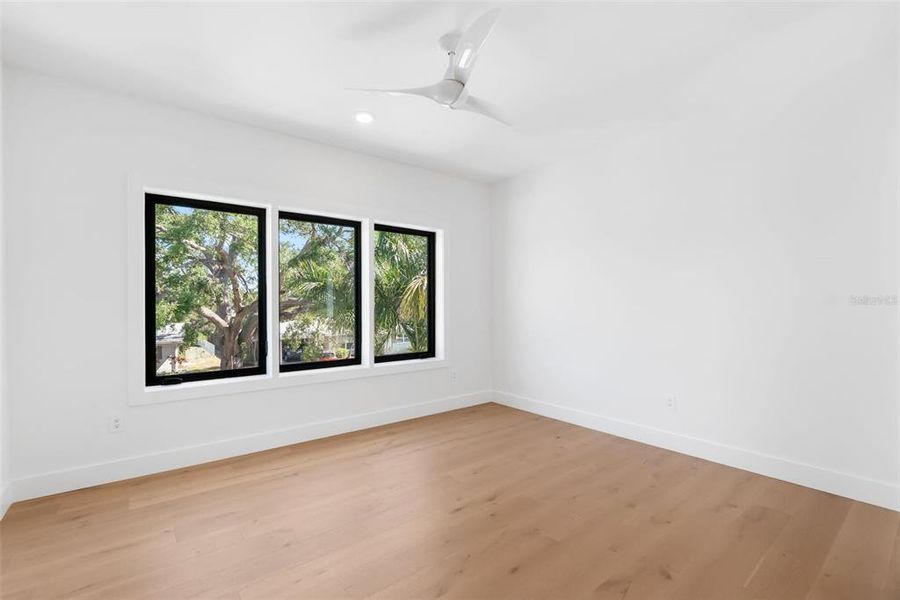 Spacious, unfurnished interior of a new home in , Sarasota (Image 61).