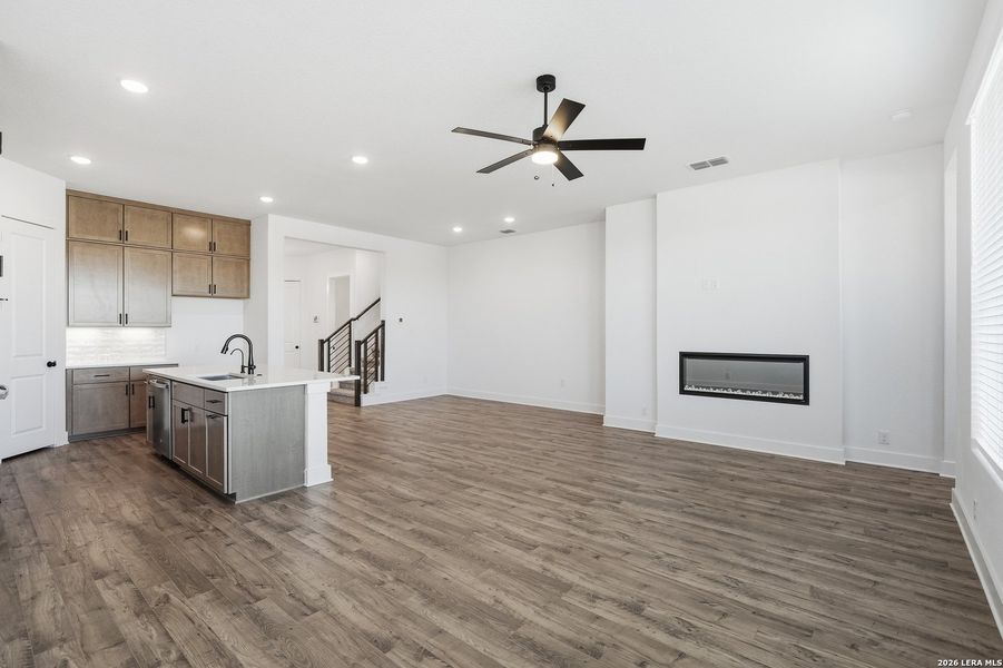 Spacious, unfurnished interior of a new home in Prominence, San Antonio (Image 18).