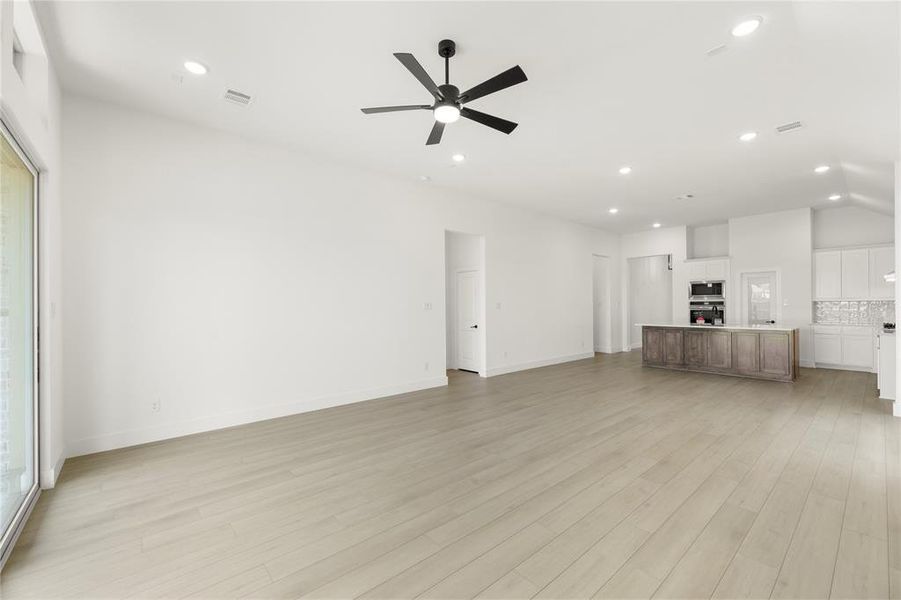 17. 2409 Belmont - Family (2)