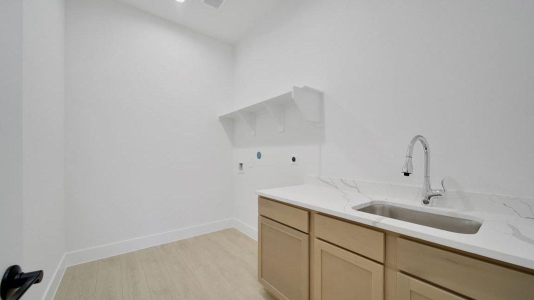 Representative interior finishes for a home built from the H70d by D.R. Horton in Butlers Bend Estates, Pinehurst (Image 19).