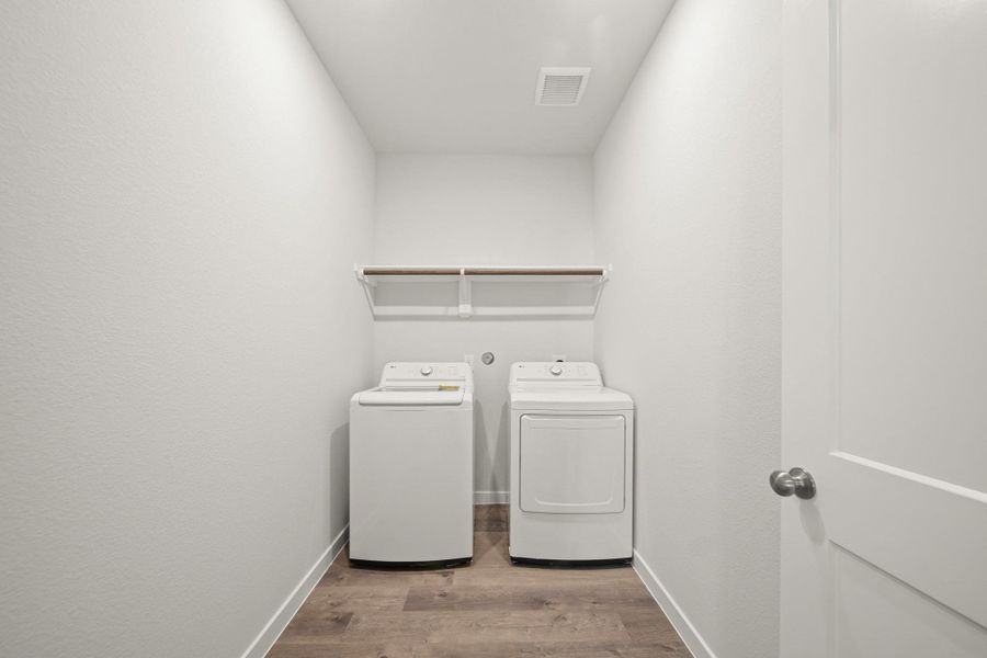 Furnished interior view inside a new home in Pearlbrook, Texas City (Image 8).