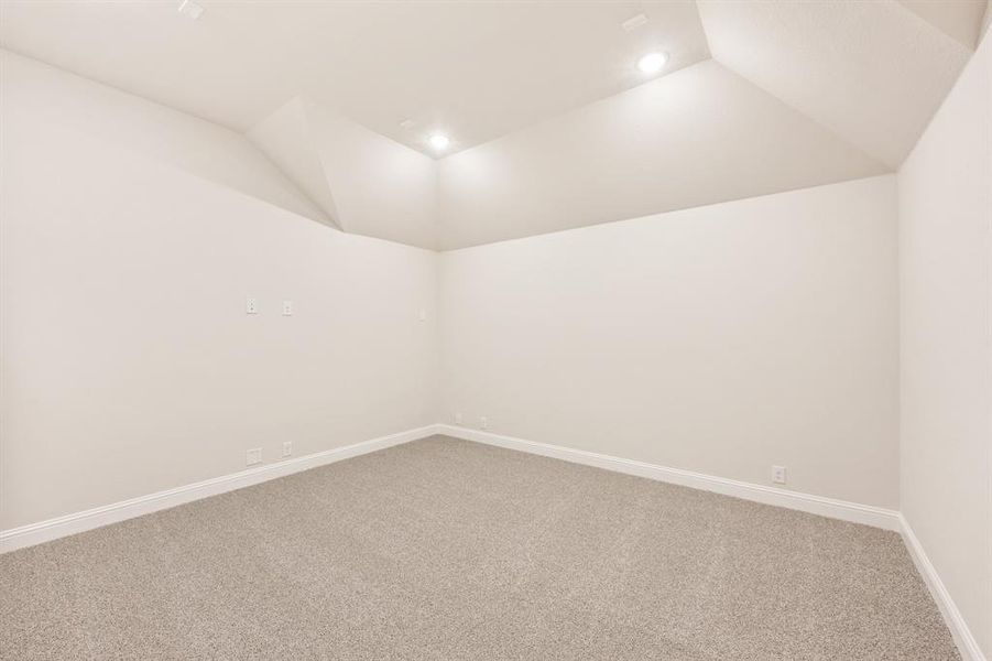 Spacious, unfurnished interior of a new home in Ridge Ranch, Mesquite (Image 34).