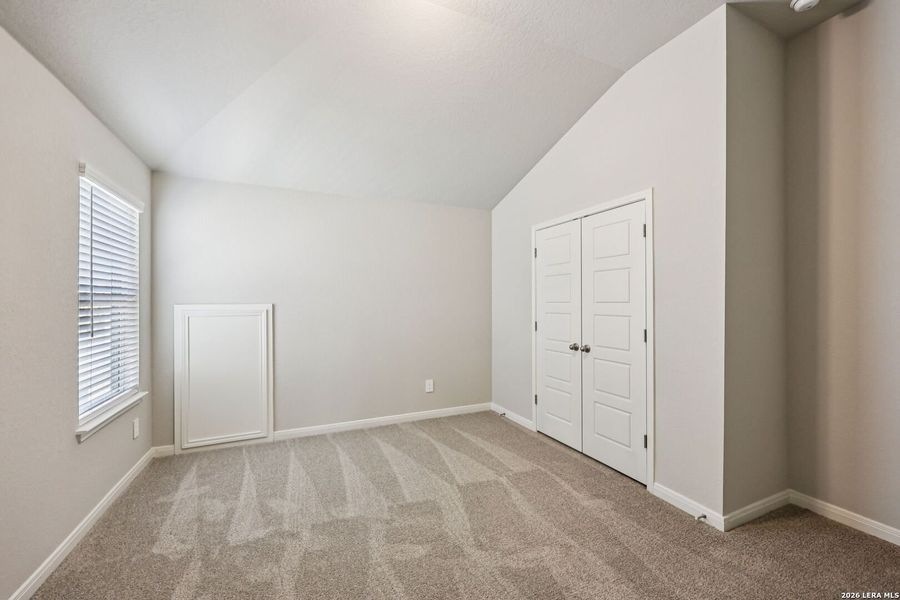 Spacious, unfurnished interior of a new home in Fox Falls, Boerne (Image 26).