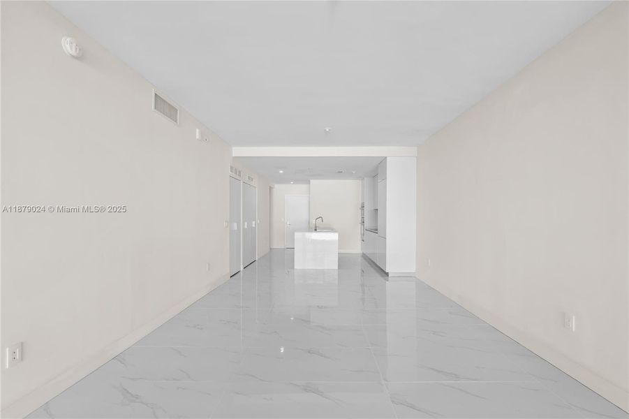 Spacious, unfurnished interior of a new home in Aria Reserve, Miami (Image 66).