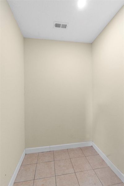 Spacious, unfurnished interior of a new home in , Clewiston (Image 10).