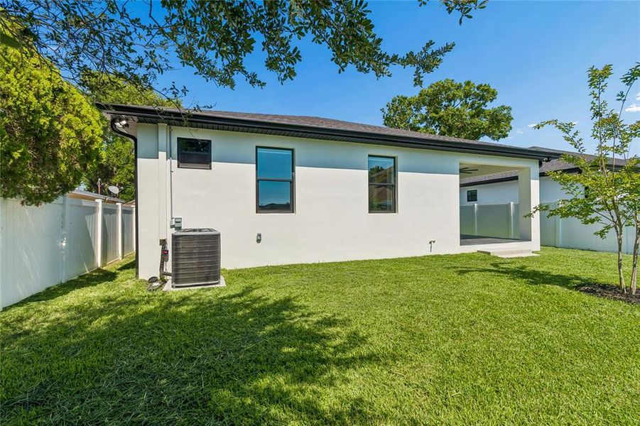 Exterior details and patio area of a home in , Tampa (Image 40).