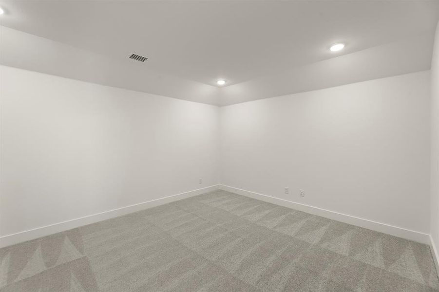 20. 3825 Selborne - Media