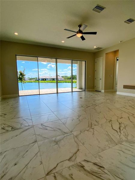 Spacious, unfurnished interior of a new home in Valencia Ridge (55+), Wesley Chapel (Image 19).