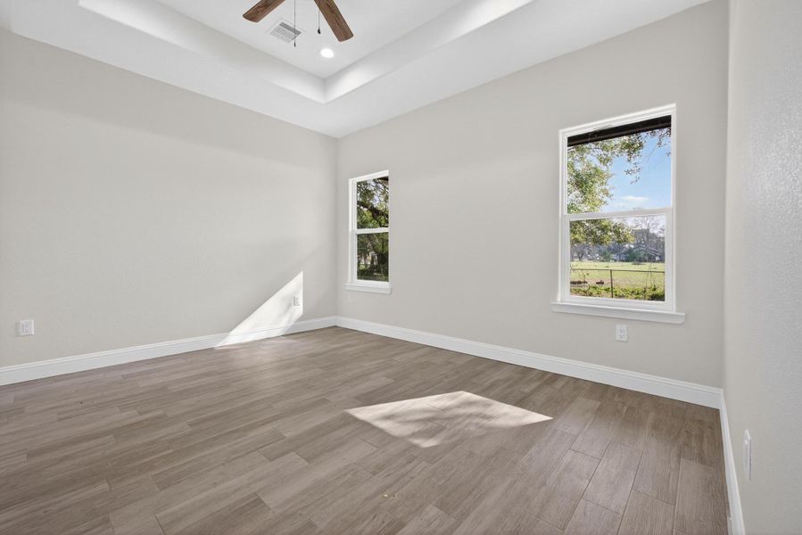 Spacious, unfurnished interior of a new home in , Beaumont (Image 24).