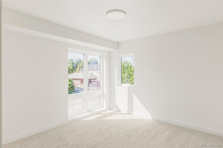 Secondary bedroom on 2nd level, three rooms on the same level Secondary bedroom on 2nd level, three rooms on the same level