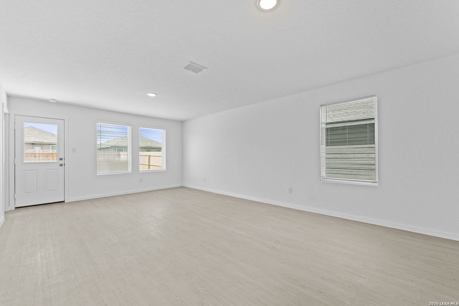 Spacious, unfurnished interior of a new home in Higdon Crossing, San Antonio (Image 30). Spacious, unfurnished interior of a new home in Higdon Crossing, San Antonio (Image 30).