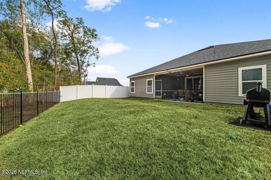 Exterior details and patio area of a home in , Middleburg (Image 3).