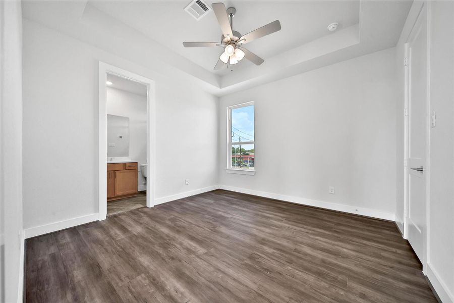 Spacious, unfurnished interior of a new home in Lago Pointe, Seabrook (Image 28). Spacious, unfurnished interior of a new home in Lago Pointe, Seabrook (Image 28).