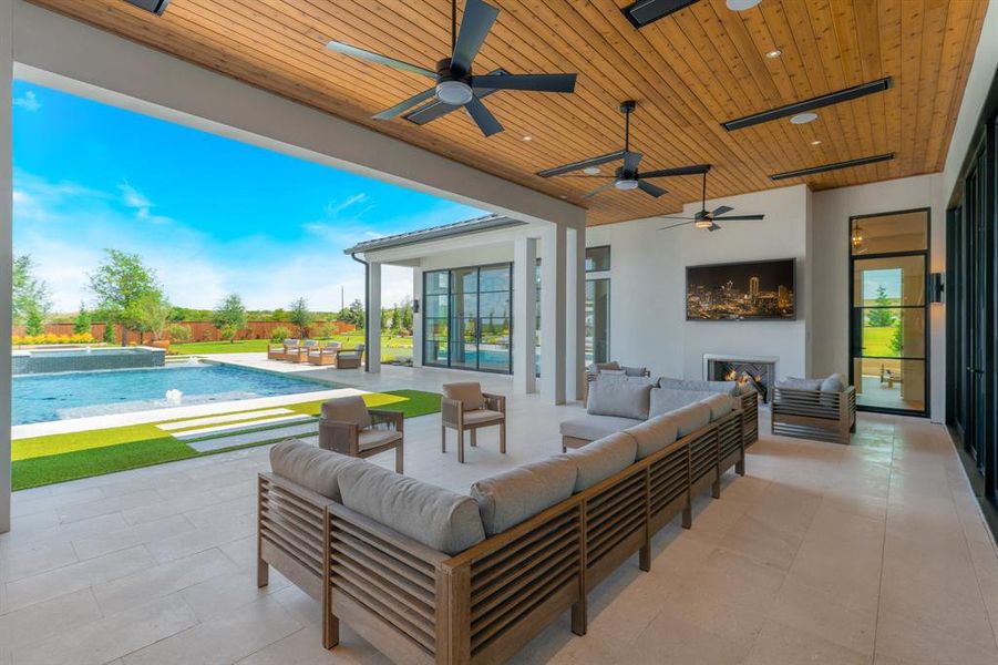 Exterior details and patio area of a home in Fleming Pointe, Fort Worth (Image 2).