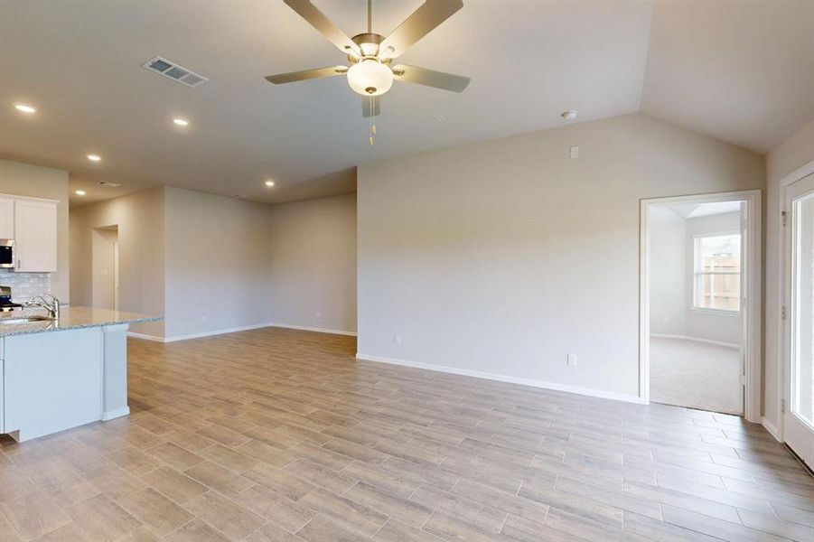 Spacious, unfurnished interior of a new home in Forest Park, Princeton (Image 26).
