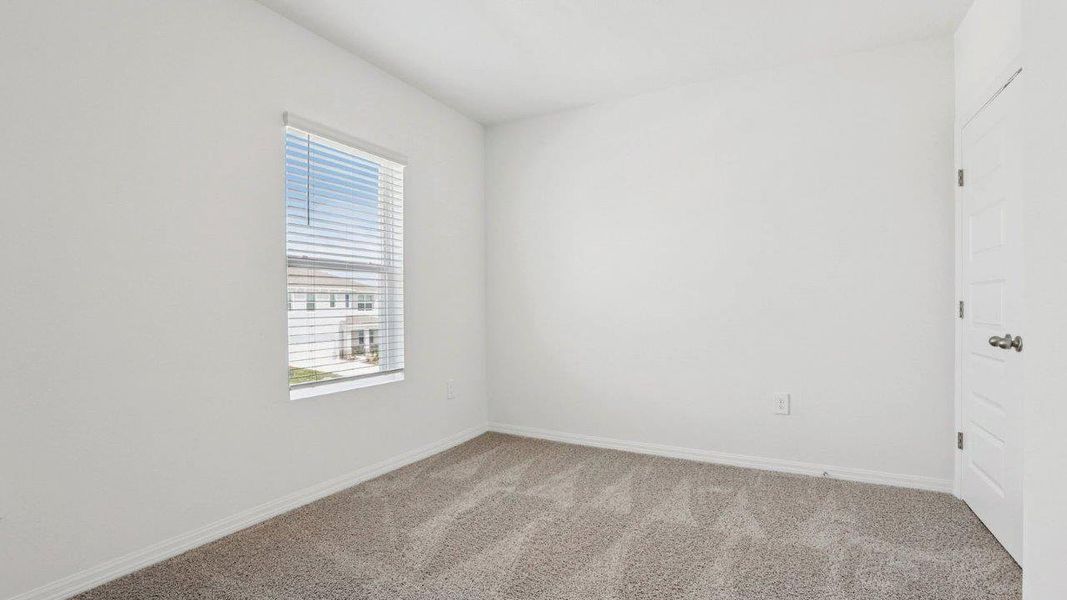Spacious, unfurnished interior of a new home in Summerlin at Hawthorne Ranch, Lakeland (Image 36).