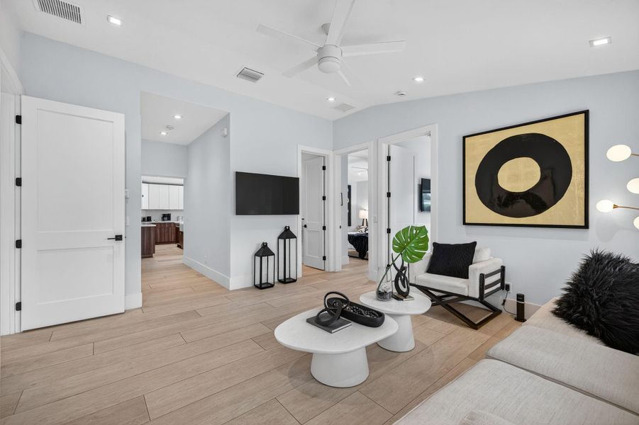 Enter into the front family room with split floor plan layout and vaulted ceiling. Enter into the front family room with split floor plan layout and vaulted ceiling.