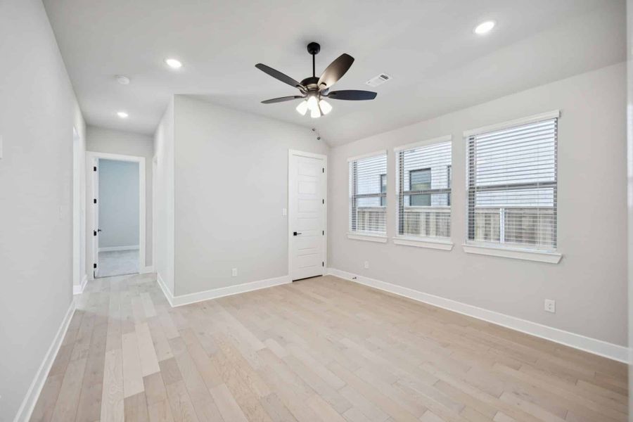 Spacious, unfurnished interior of a new home in Trinity Falls, McKinney (Image 29). Spacious, unfurnished interior of a new home in Trinity Falls, McKinney (Image 29).