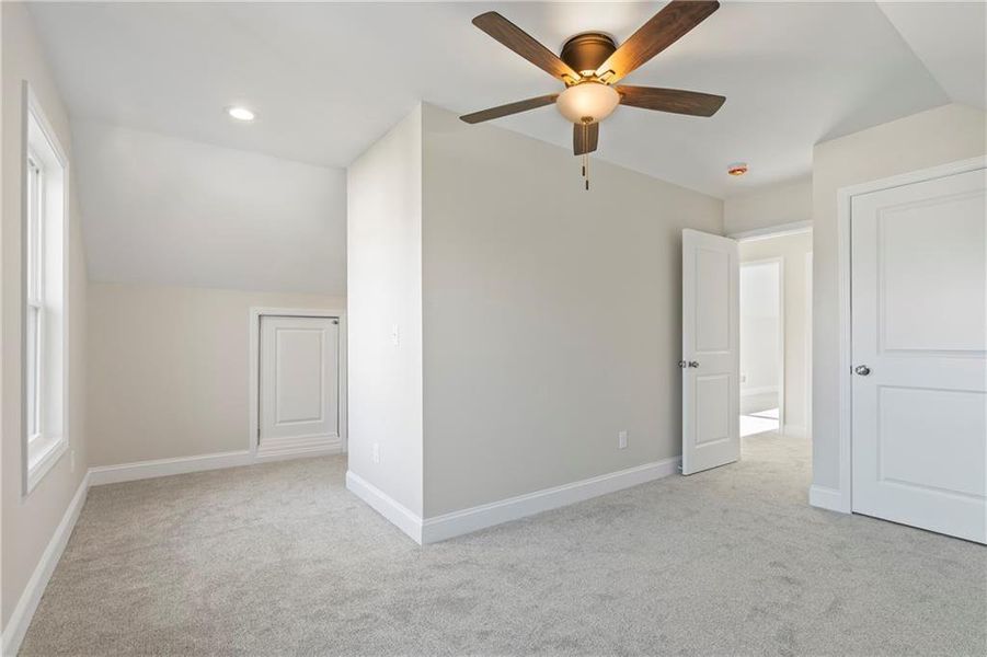 Spacious, unfurnished interior of a new home in , Gainesville (Image 28).
