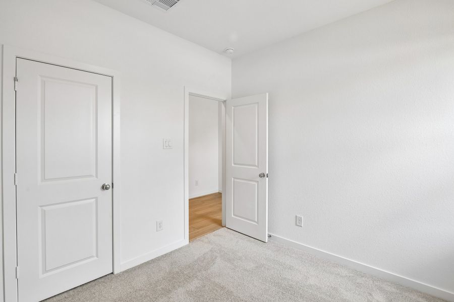 Spacious, unfurnished interior of a new home in Raburn Reserve 50s, Tomball (Image 31).