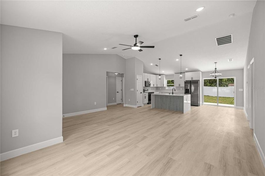 Spacious, unfurnished interior of a new home in , Ocala (Image 12).