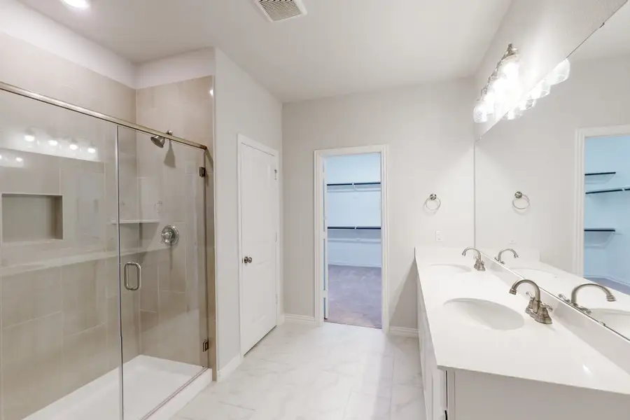 Owner's Bathroom Owner's Bathroom