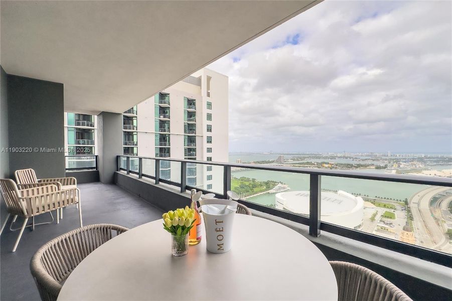 Exterior details and patio area of a home in , Miami (Image 27).