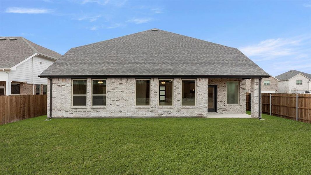 26. 1628 Elle - Back