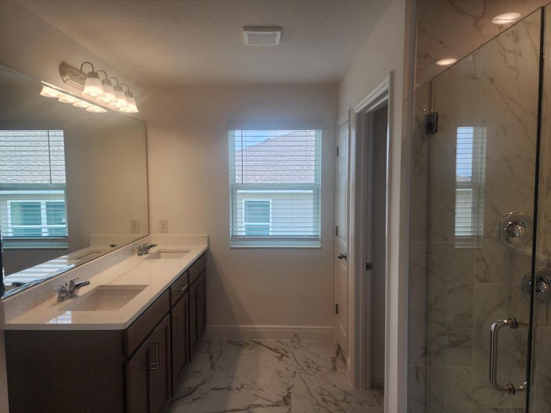 Furnished interior view inside a new home in Ridgeview, Clermont (Image 3).