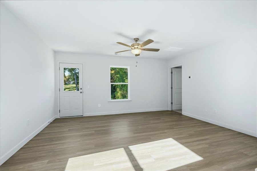 Spacious, unfurnished interior of a new home in Stones Throw, Inman (Image 14).